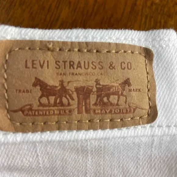 Ladies White Levi's Bermuda shorts Size 16 - Picture 6 of 6